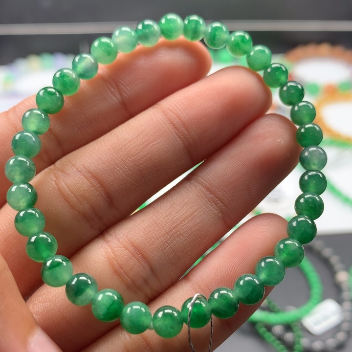 翡翠手镯未镶嵌卡