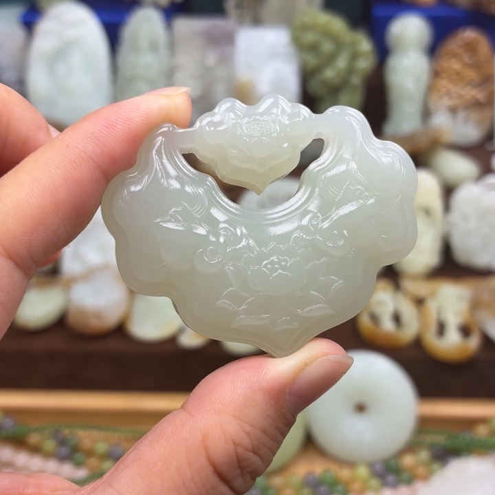 颈饰未镶嵌和田玉