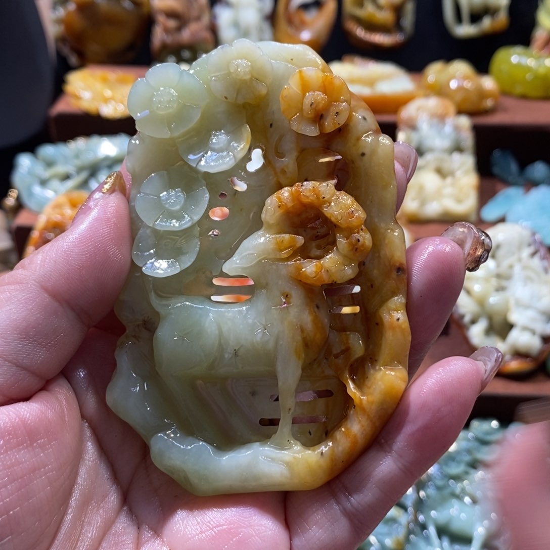 蛇纹石玉颈饰未镶嵌