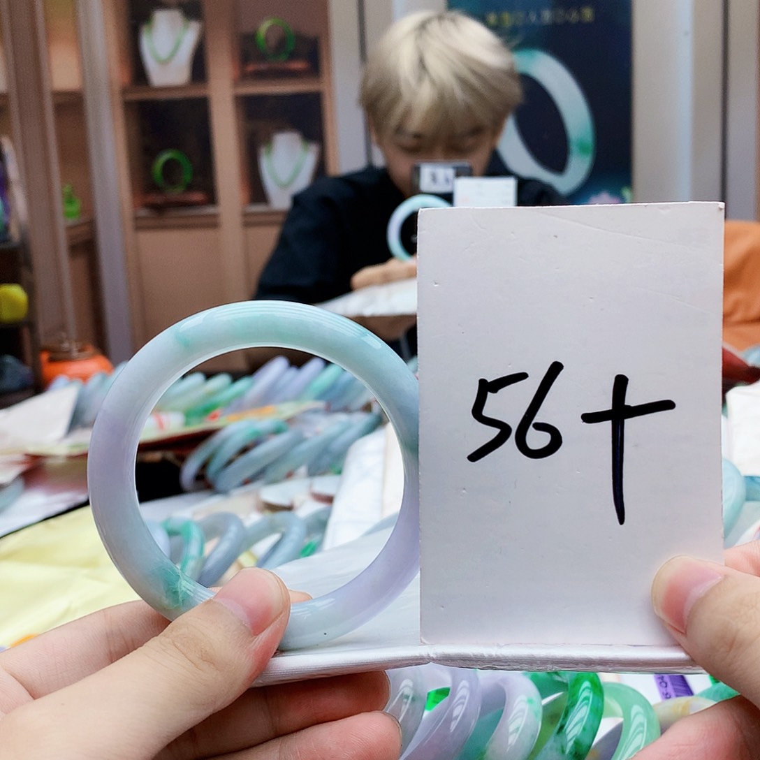 翡翠手镯未镶嵌uuuuu