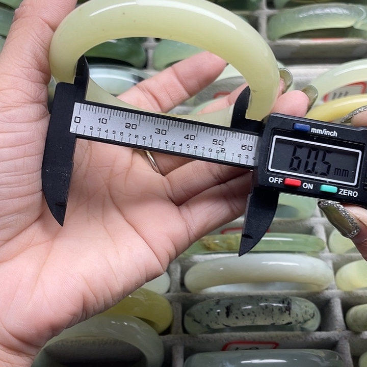 蛇纹石玉未镶嵌手镯94