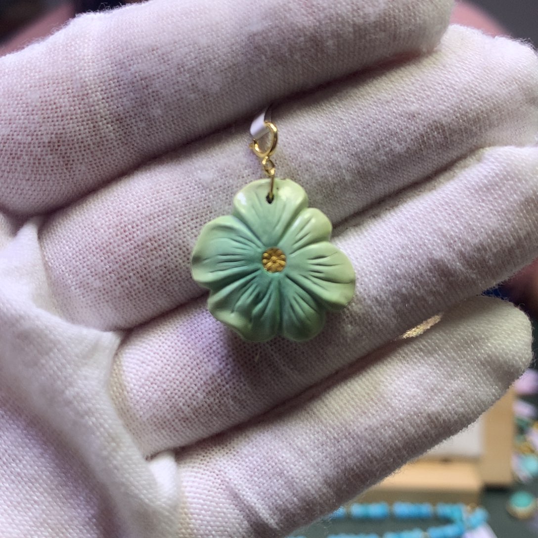 绿松石吊坠18K金镶嵌