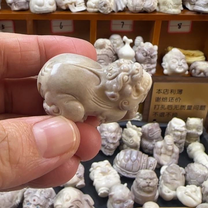 非金属配饰鹿角雕刻貔貅