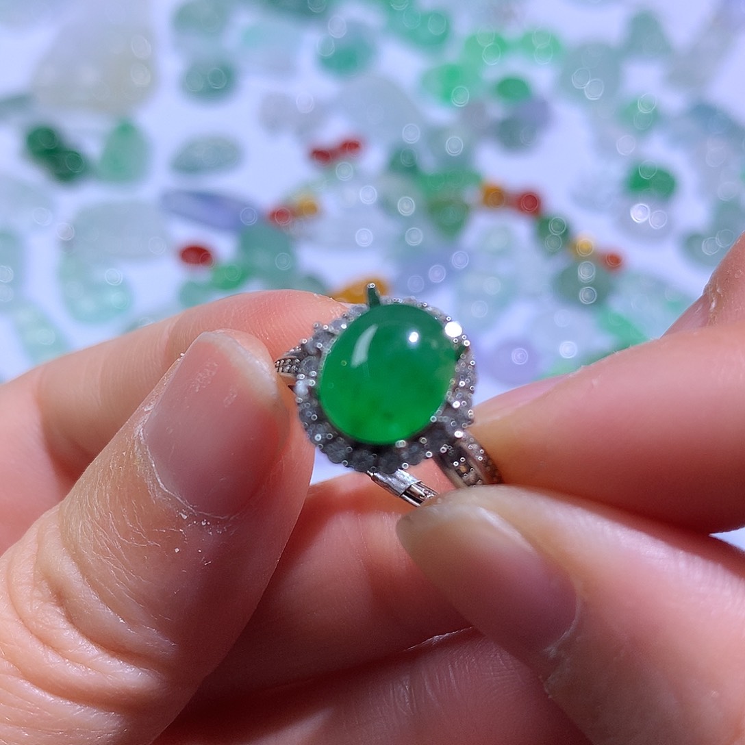 翡翠颈饰未镶嵌蛋