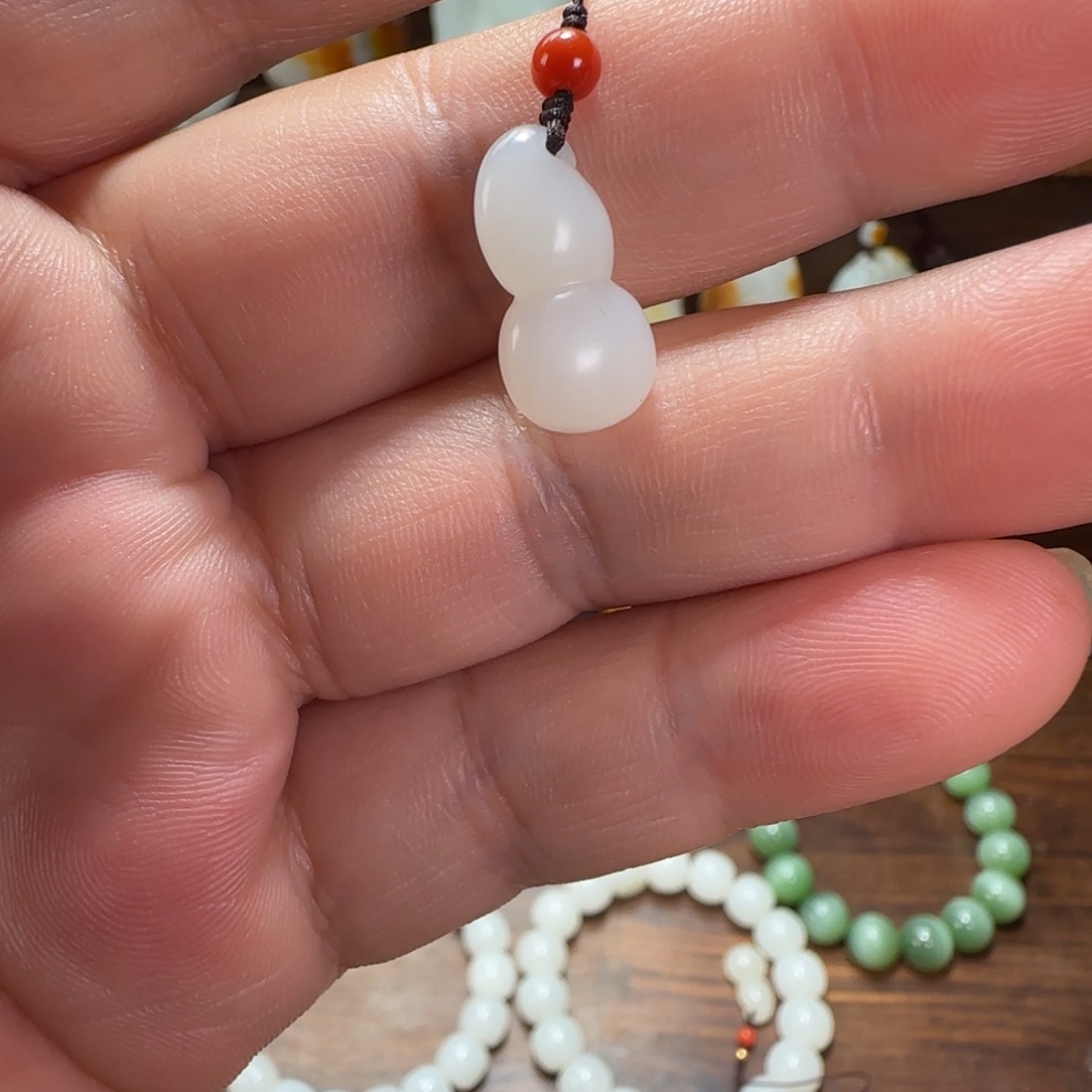 和田玉未镶嵌车挂