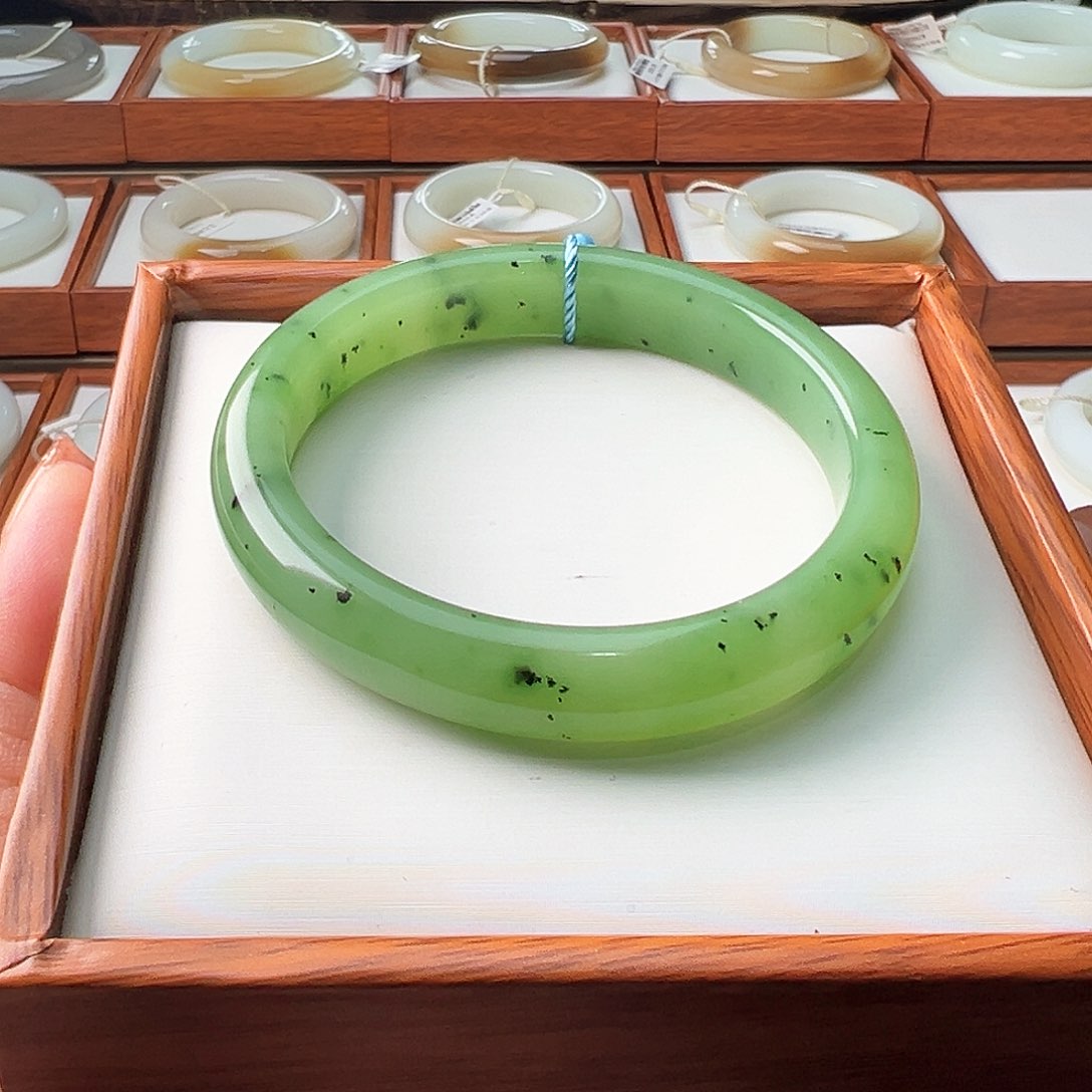 和田玉手镯未镶嵌56