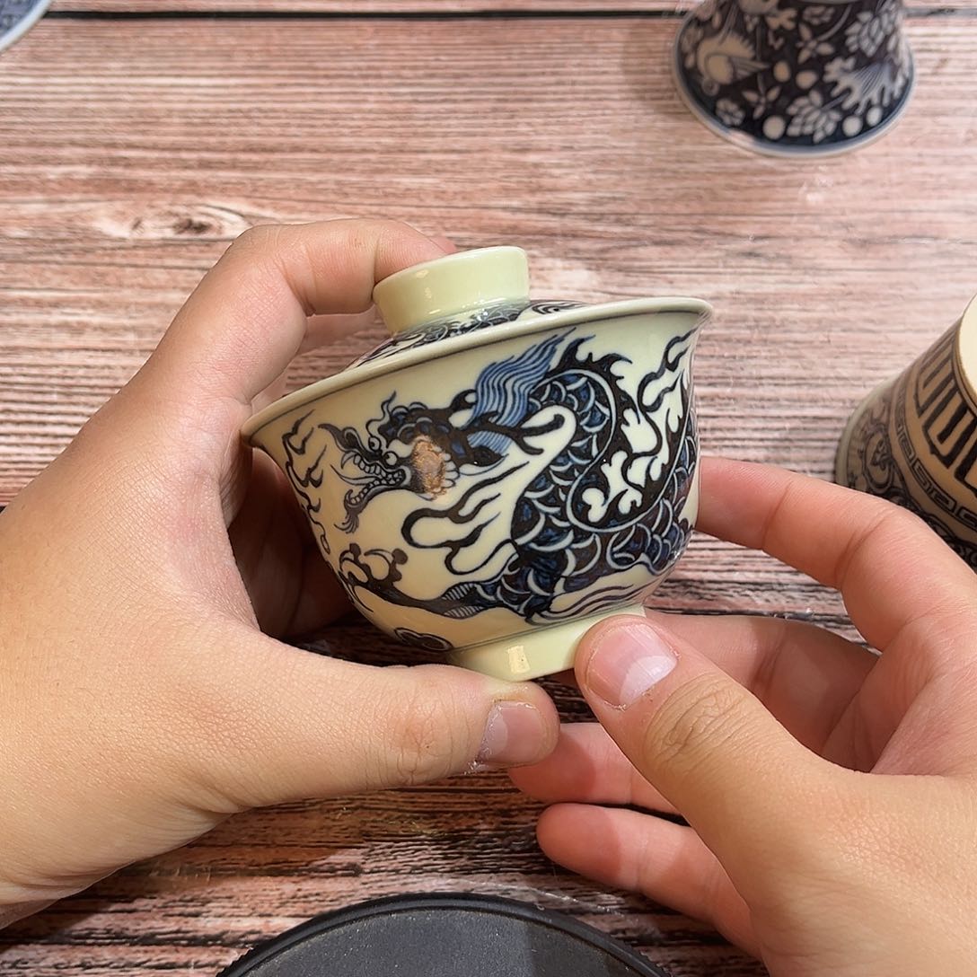 元青花二号釉龙纹盖碗