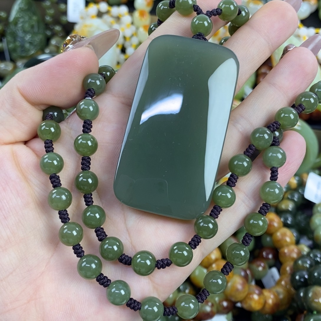 冬***阳透闪石质玉未镶嵌挂件