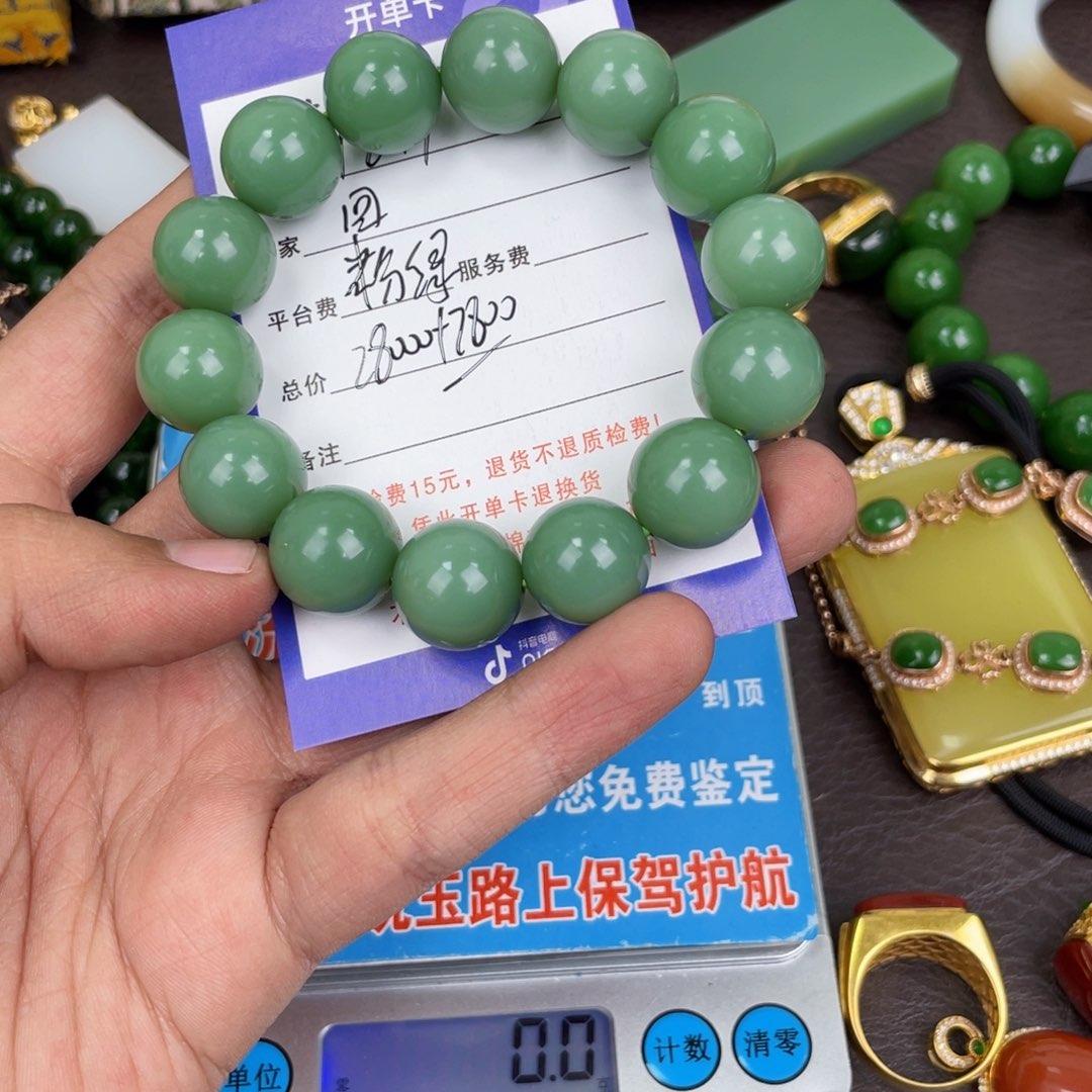 颈饰未镶嵌和田玉回**难