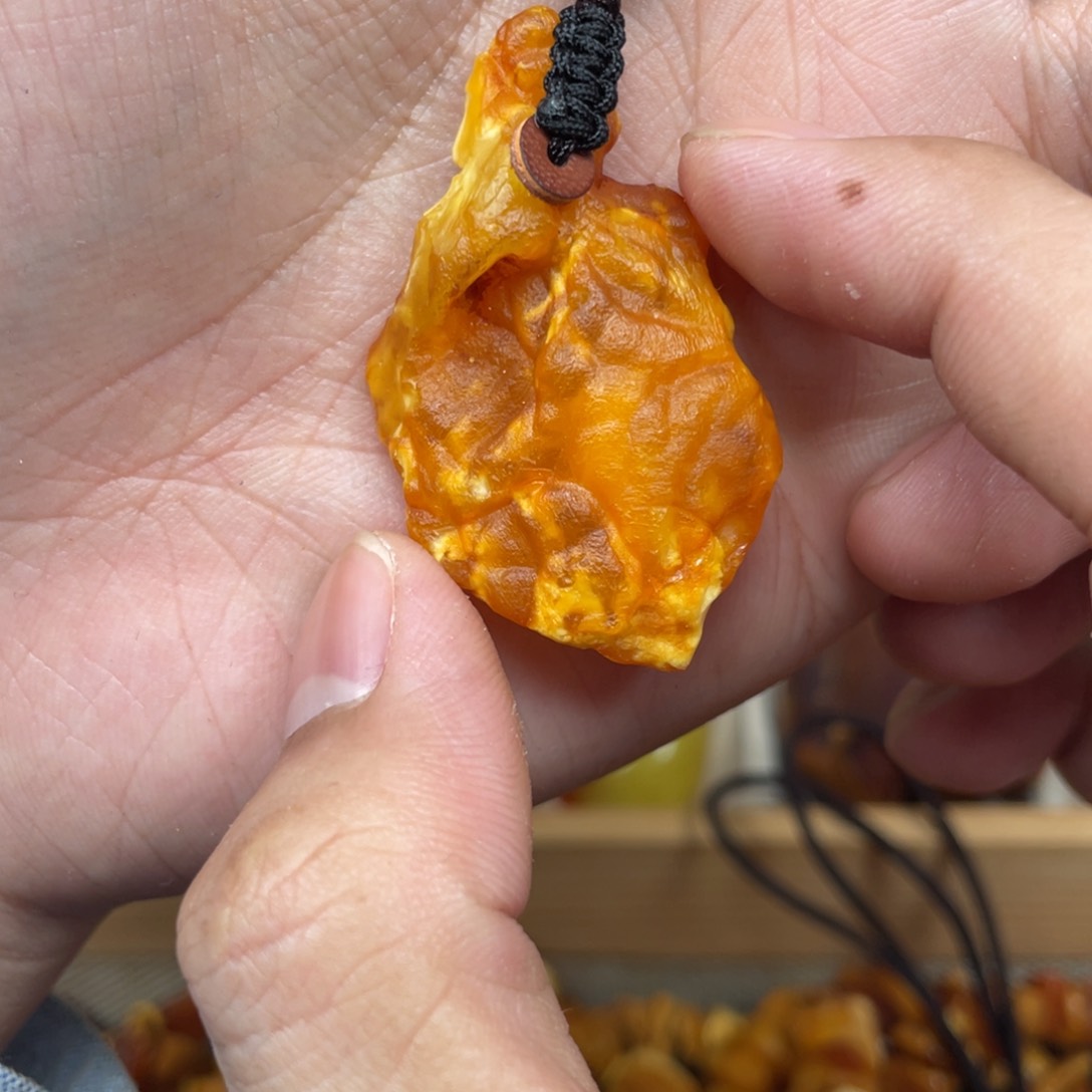 琥珀珠宝奇石未镶嵌