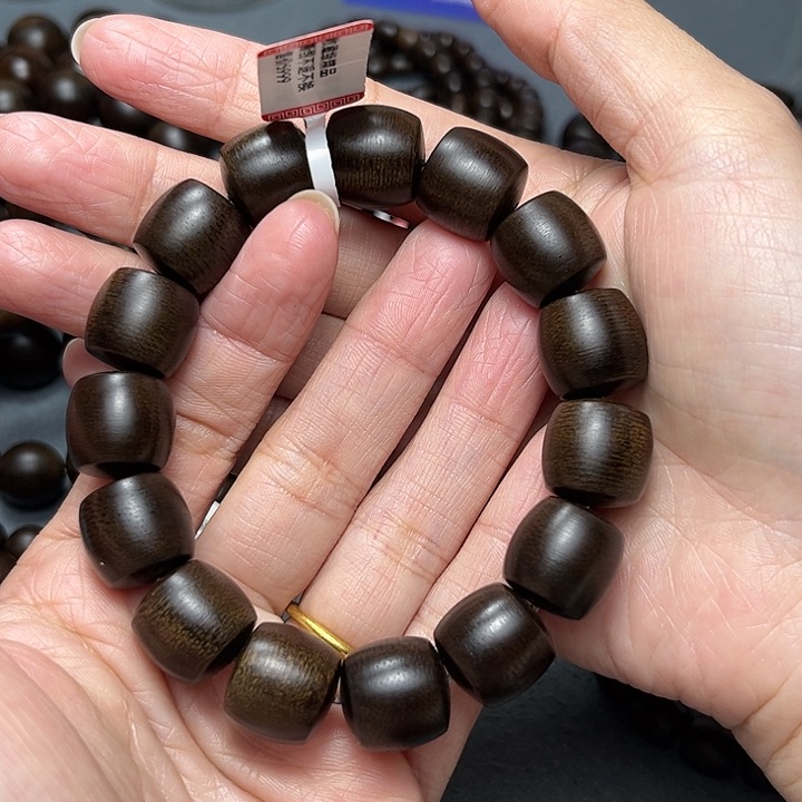 沉香手串白棋玉化