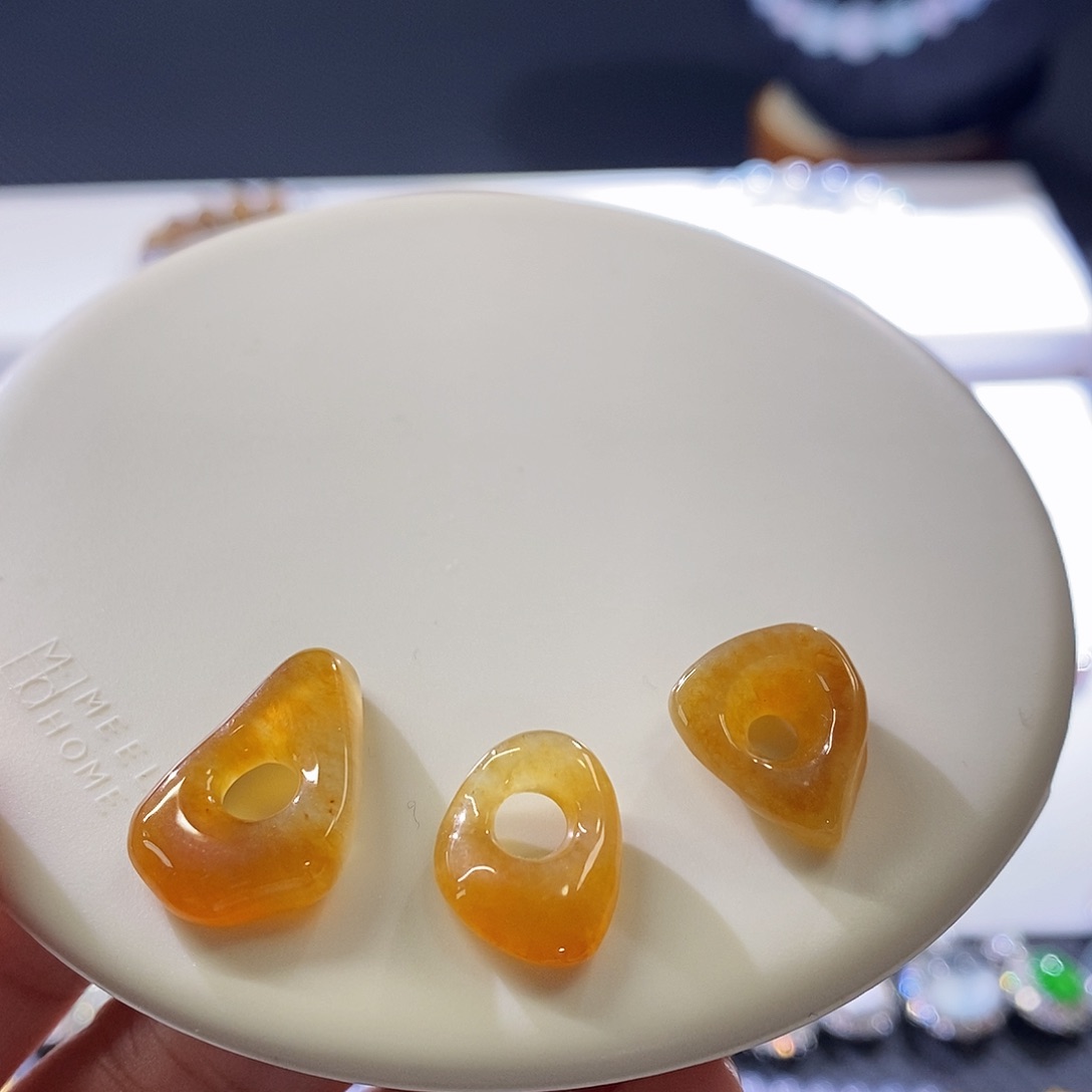 翡翠手链未镶嵌多样发其一