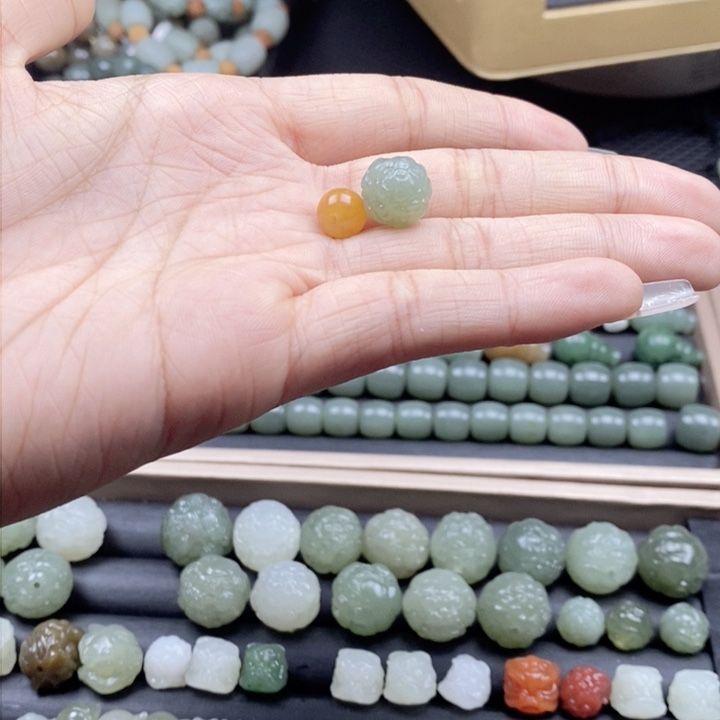 和田玉（糖玉）颈饰未镶嵌