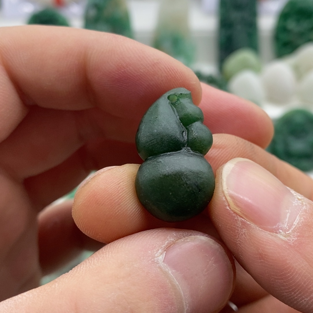 独山玉颈饰未镶嵌