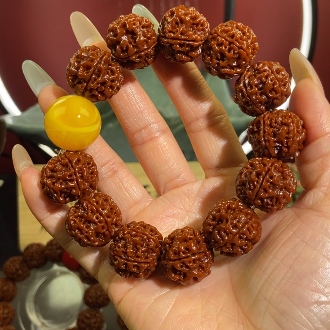 金刚菩提吊坠521。  黄。