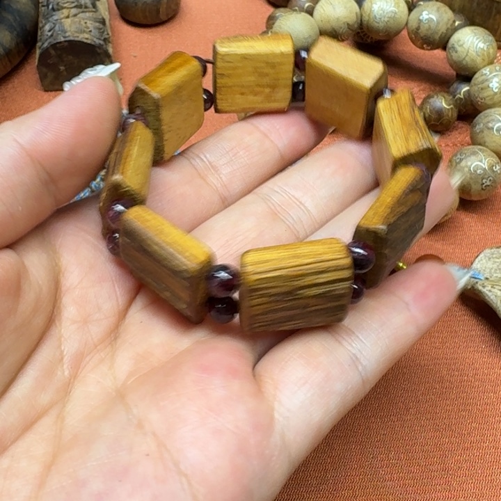 大叶紫檀（黑酸枝木类）