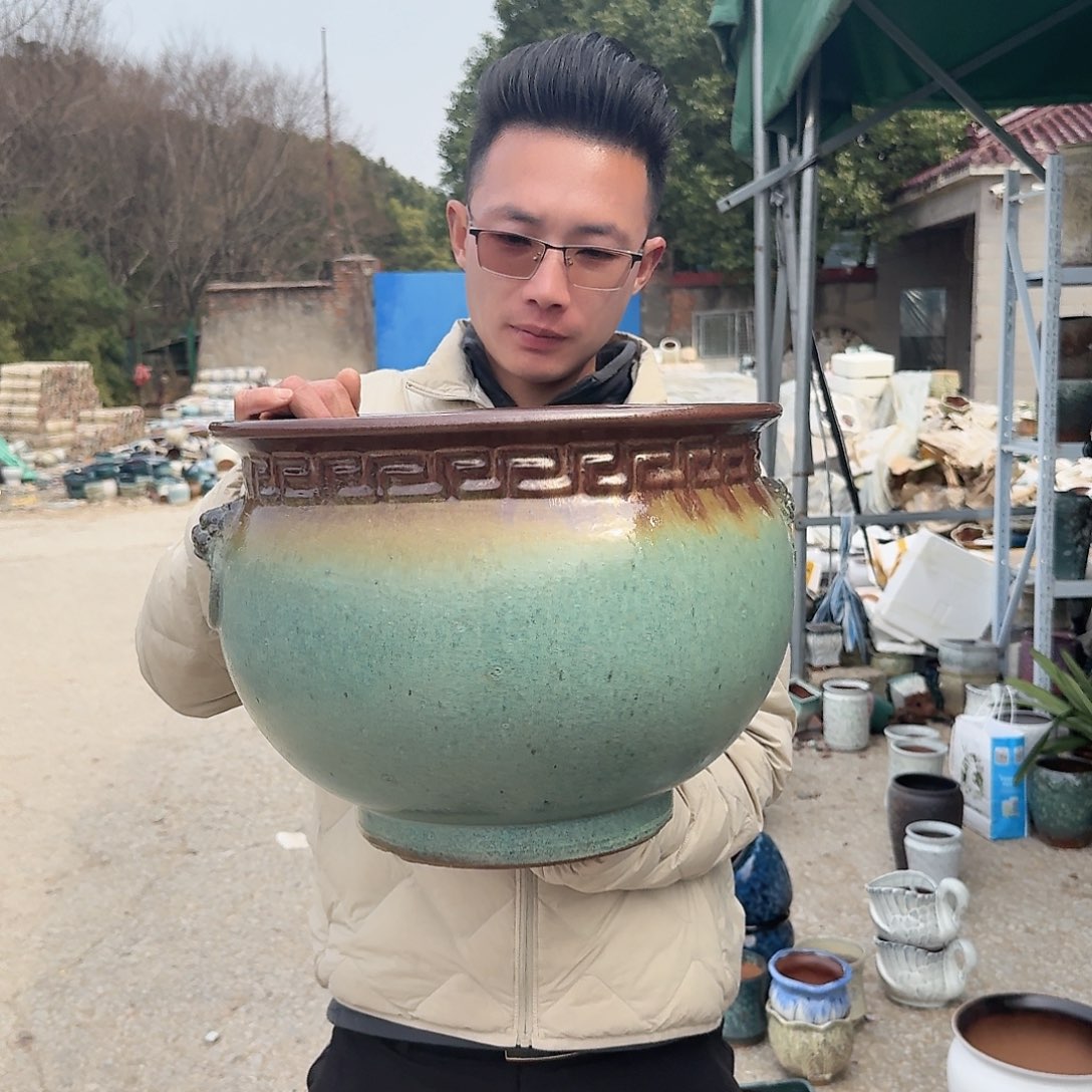 紫砂花盆口38高28（一个水缸绿