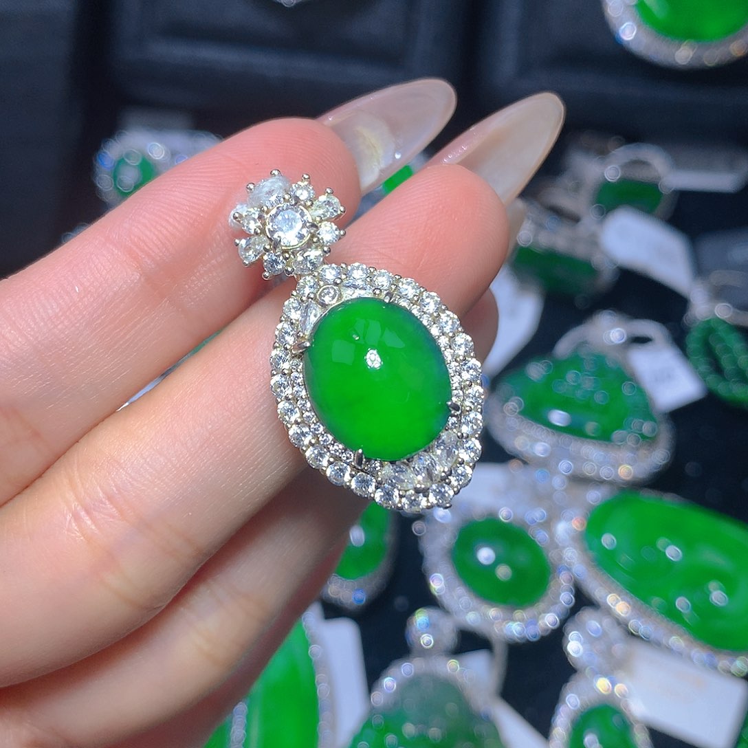 翡翠颈饰银S925镶嵌翡翠