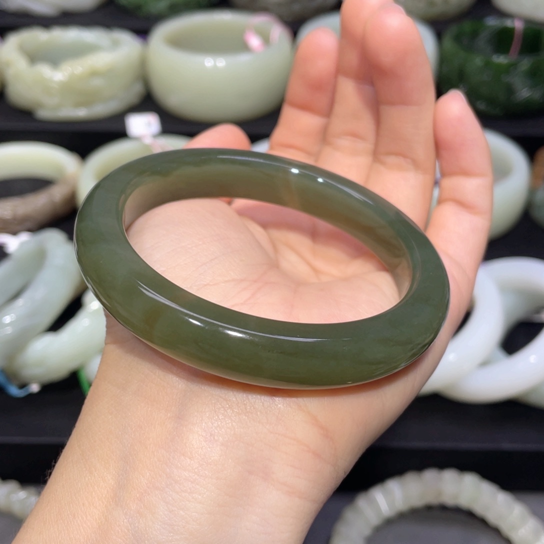 和田玉手镯未镶嵌8