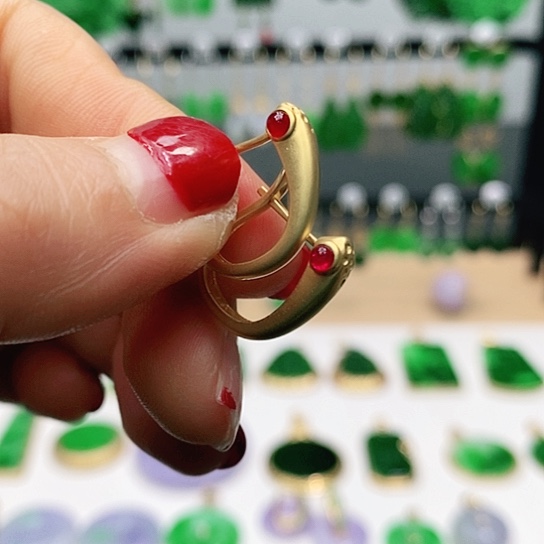 翡翠耳饰18K金镶嵌耳饰