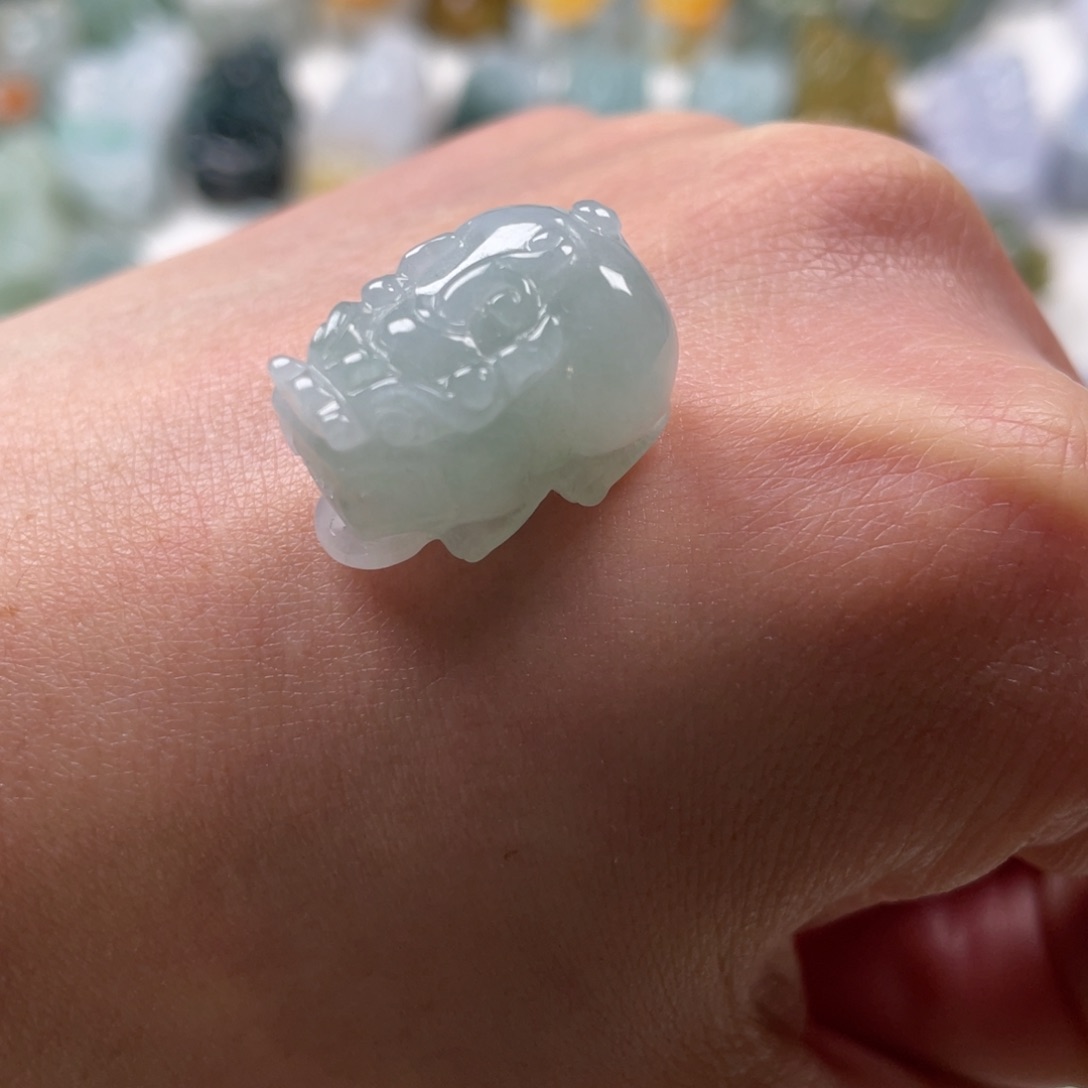 翡翠吊坠(赠链)未镶嵌