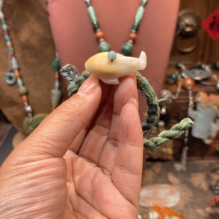 翡翠吊坠(赠链)未镶嵌