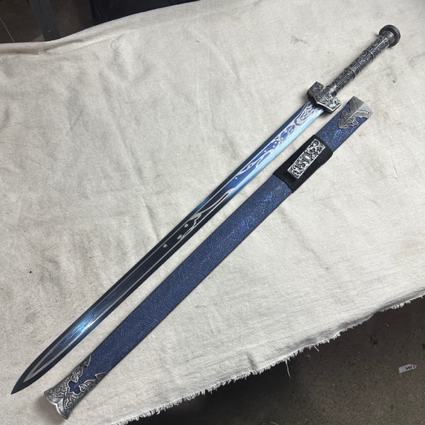 3190。龙泉昊天宝剑高锰钢包皮鞘未开刃