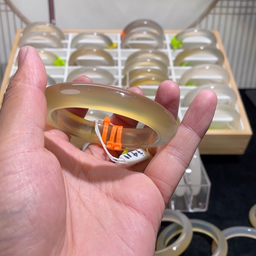 玛瑙/玉髓手镯未镶嵌?****家