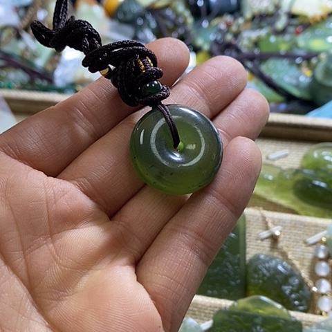 岫玉颈饰未镶嵌一个