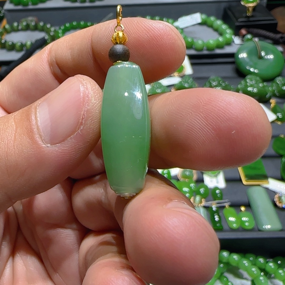 大***‍颈饰18K金镶嵌和田玉（碧玉）