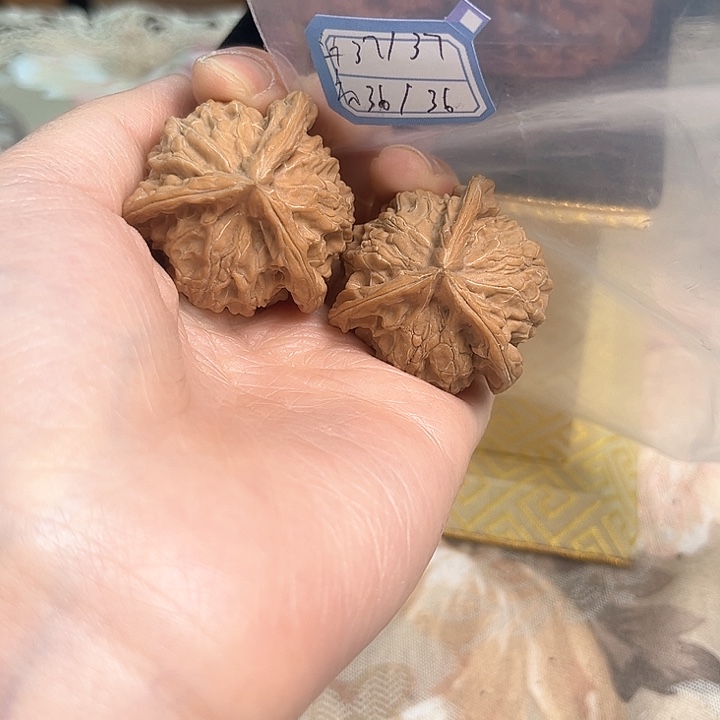 文玩核桃把件盘山三棱