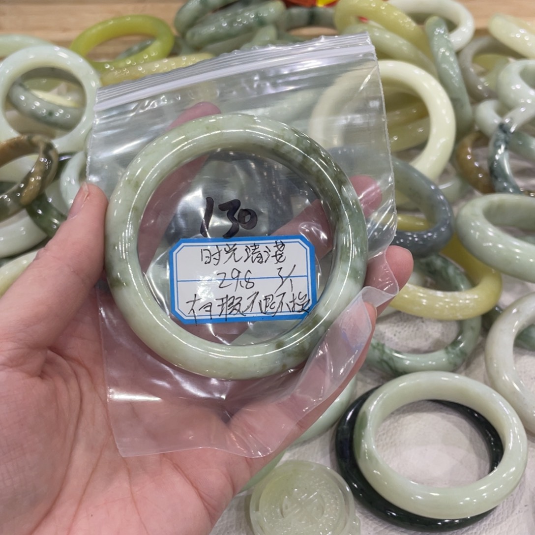 时***淺蛇纹石玉未镶嵌手镯