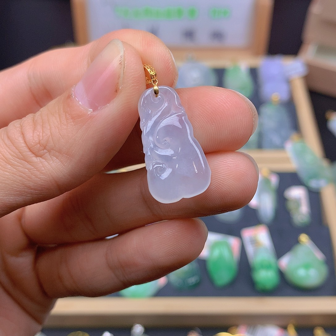 翡翠颈饰18K金镶嵌翡翠