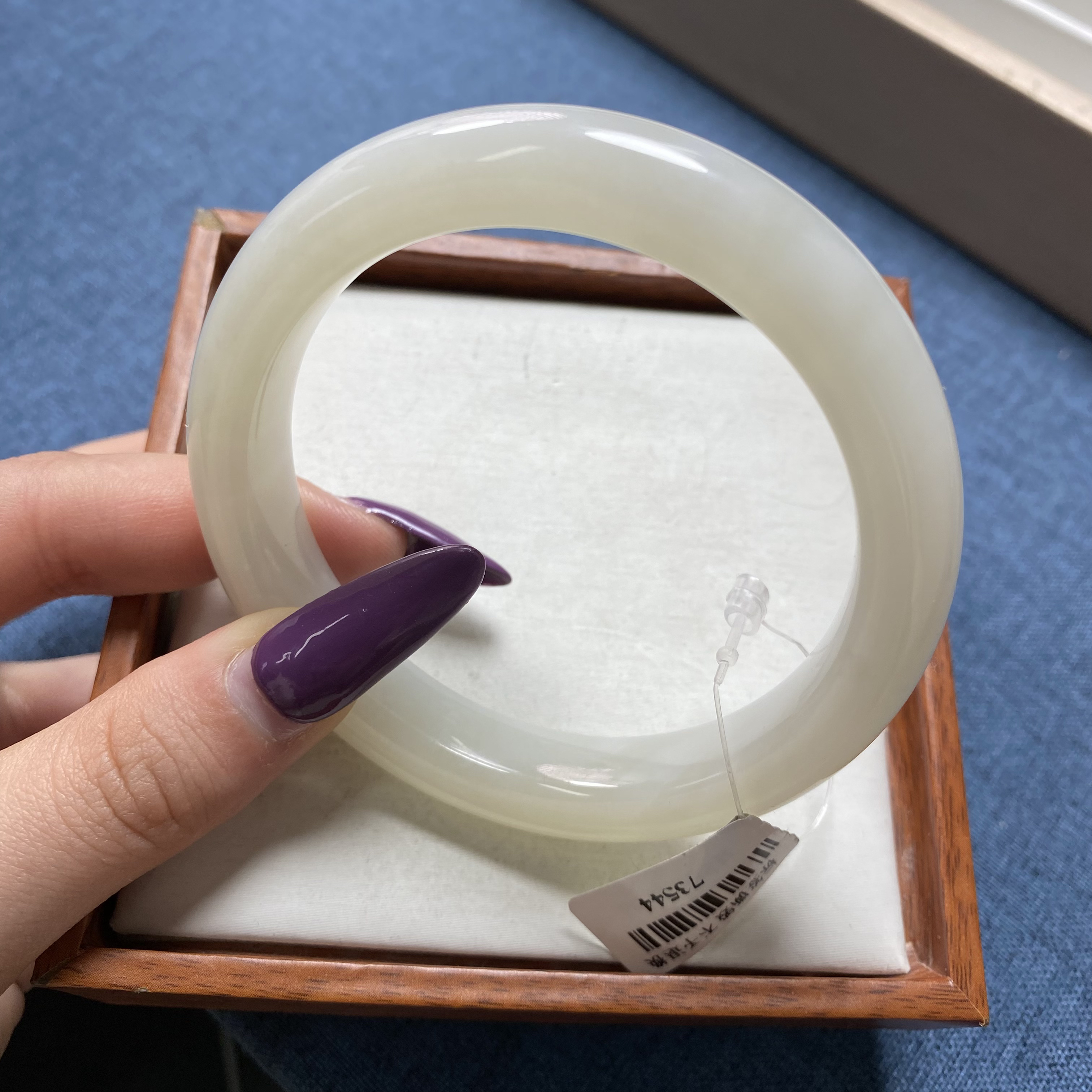 天然和田玉手镯 59