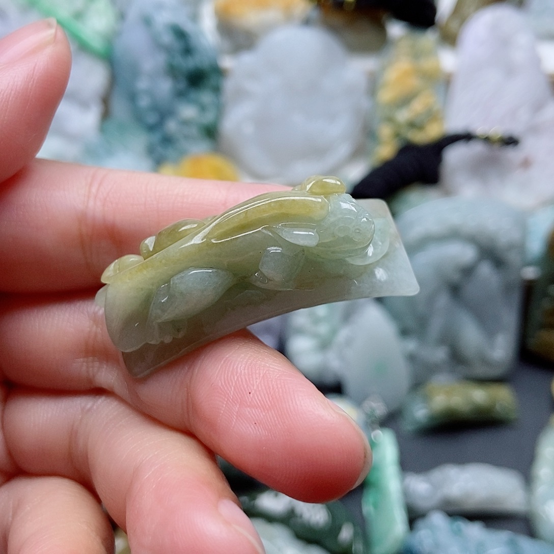 翡翠未镶嵌颈饰翡翠