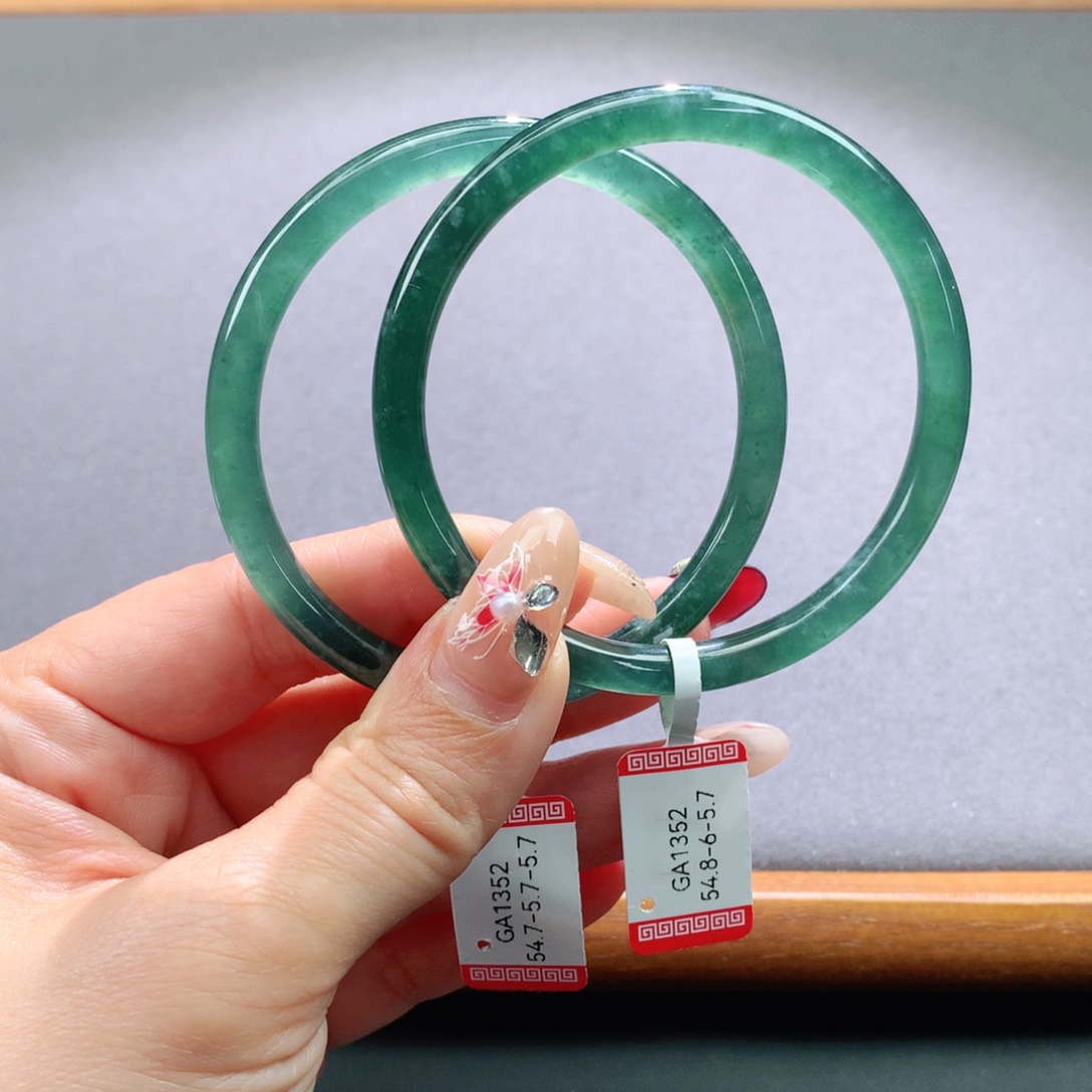 翡翠手镯未镶嵌天然翡翠手镯叮当镯