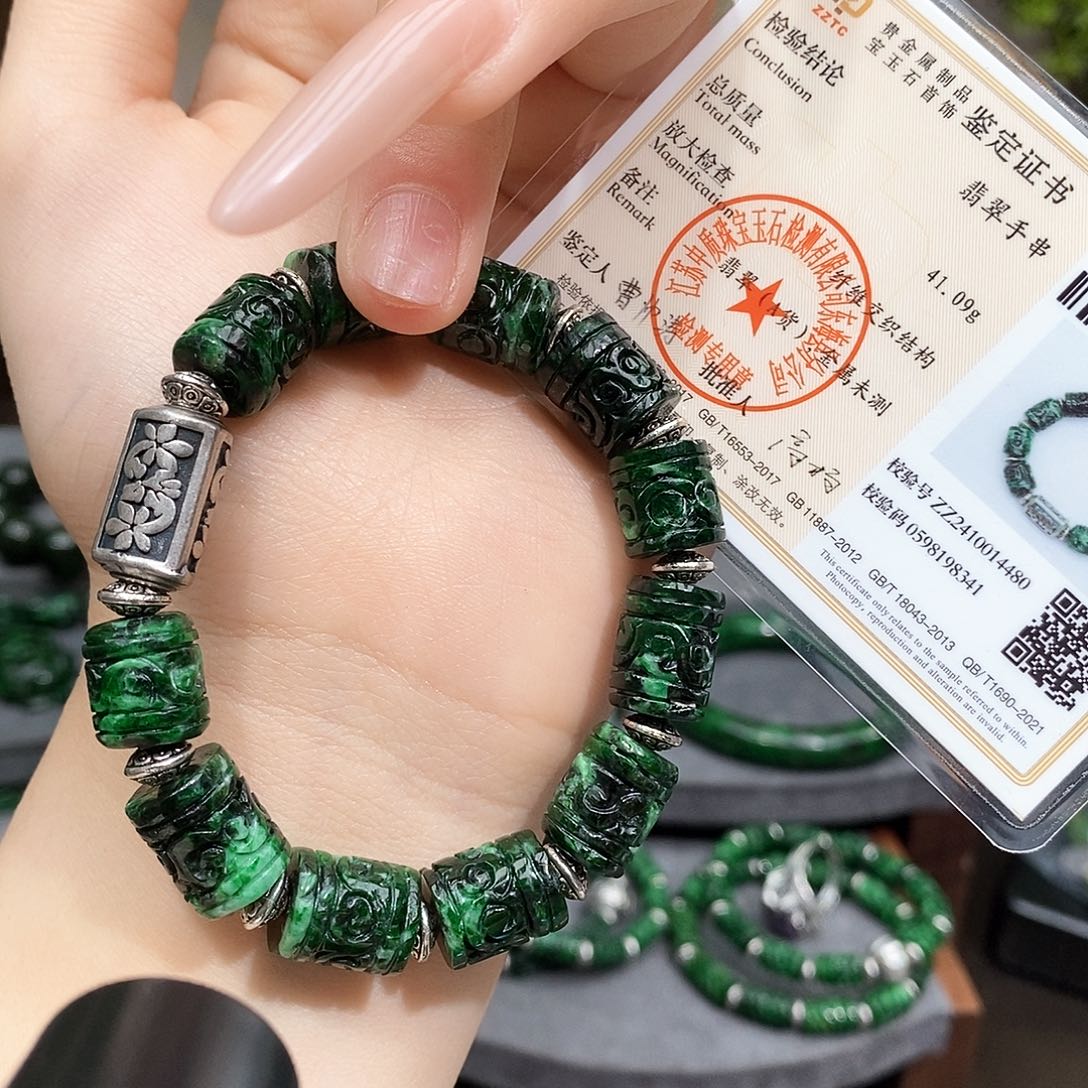 未镶嵌翡翠手链漂亮美眉