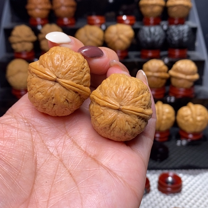 文玩核桃把件蛇皮球33尺…………49