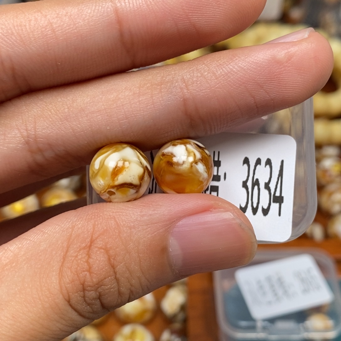 蜜蜡未镶嵌珠宝奇石3624