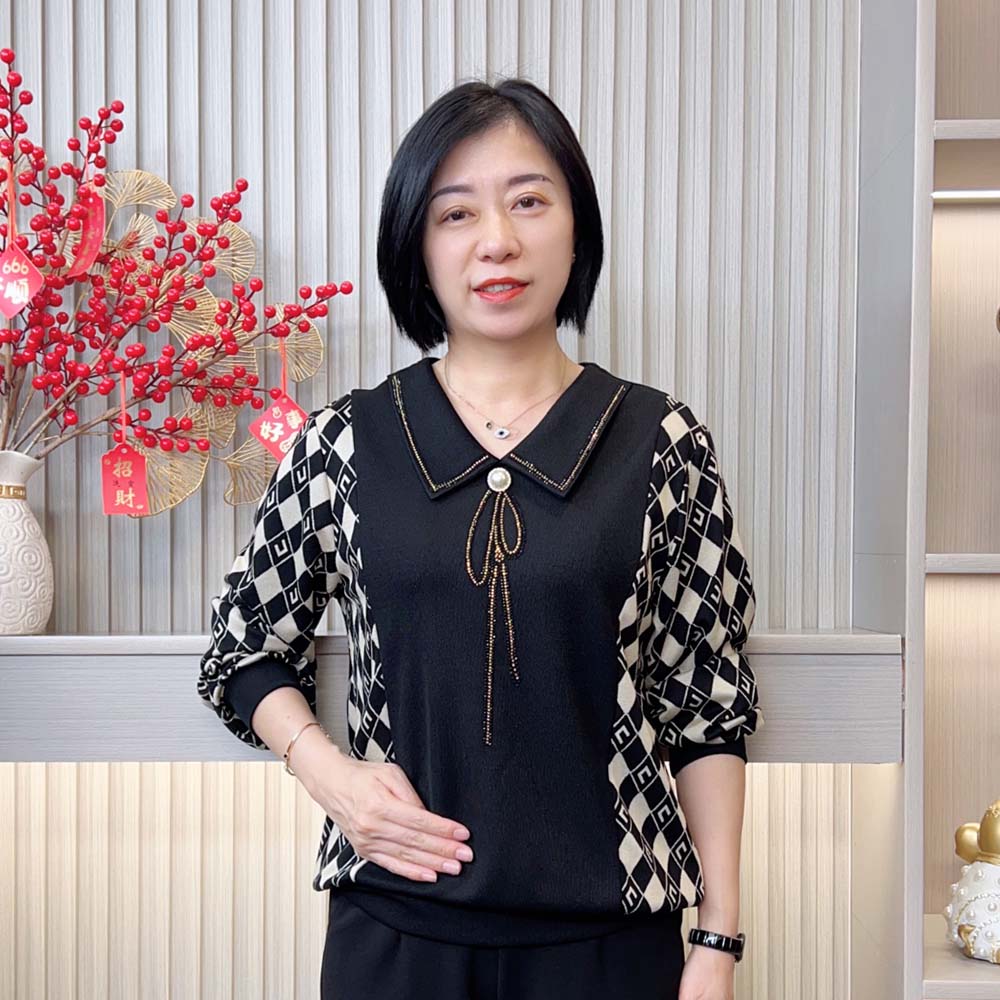 2025秋季新款洋气减龄宽松大码显瘦气质翻领拼接中老年妈妈装上衣