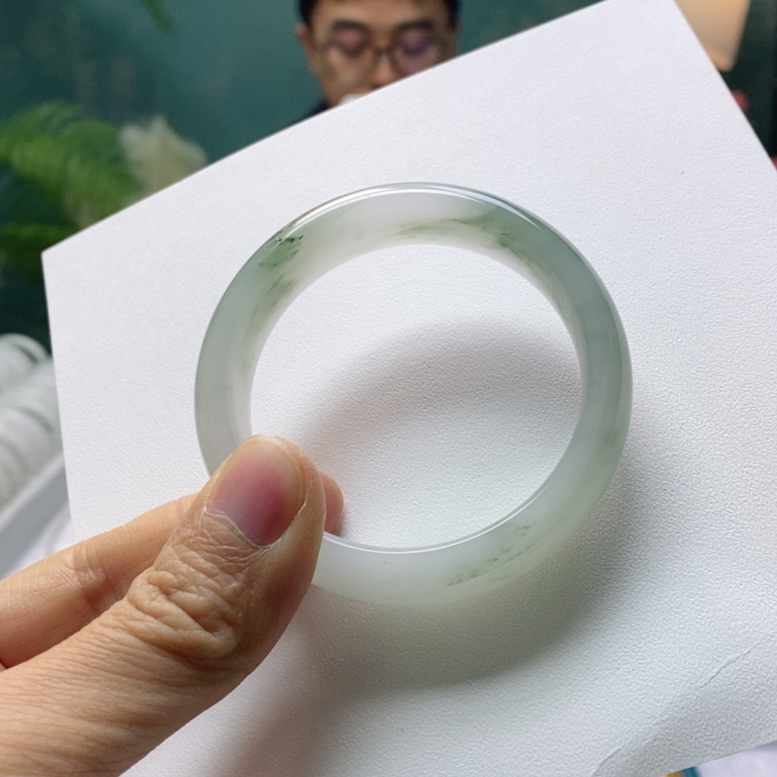 小***猬石英岩玉未镶嵌手镯