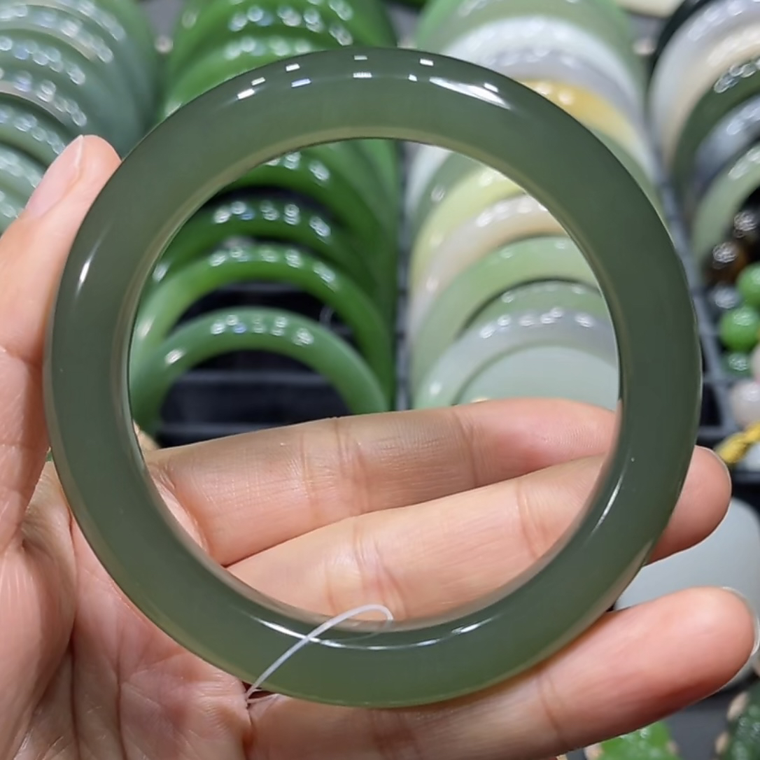 福利！和田玉高冰起荧光湖水绿手镯55-56-57圈口