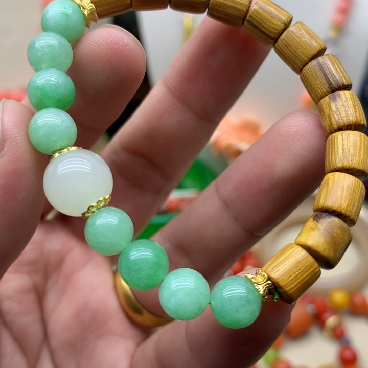 翡翠颈饰未镶嵌吊坠