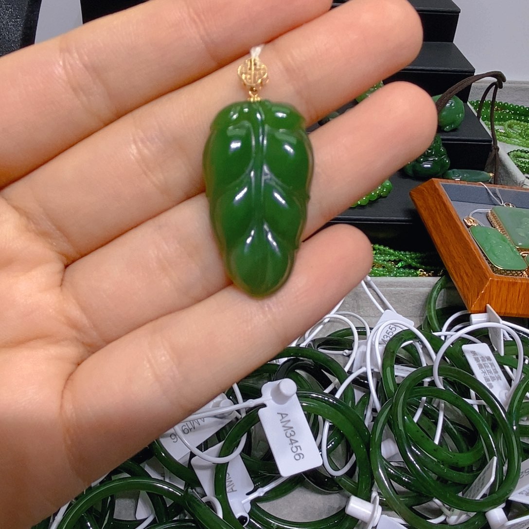 和田玉（碧玉）18K金镶嵌颈饰