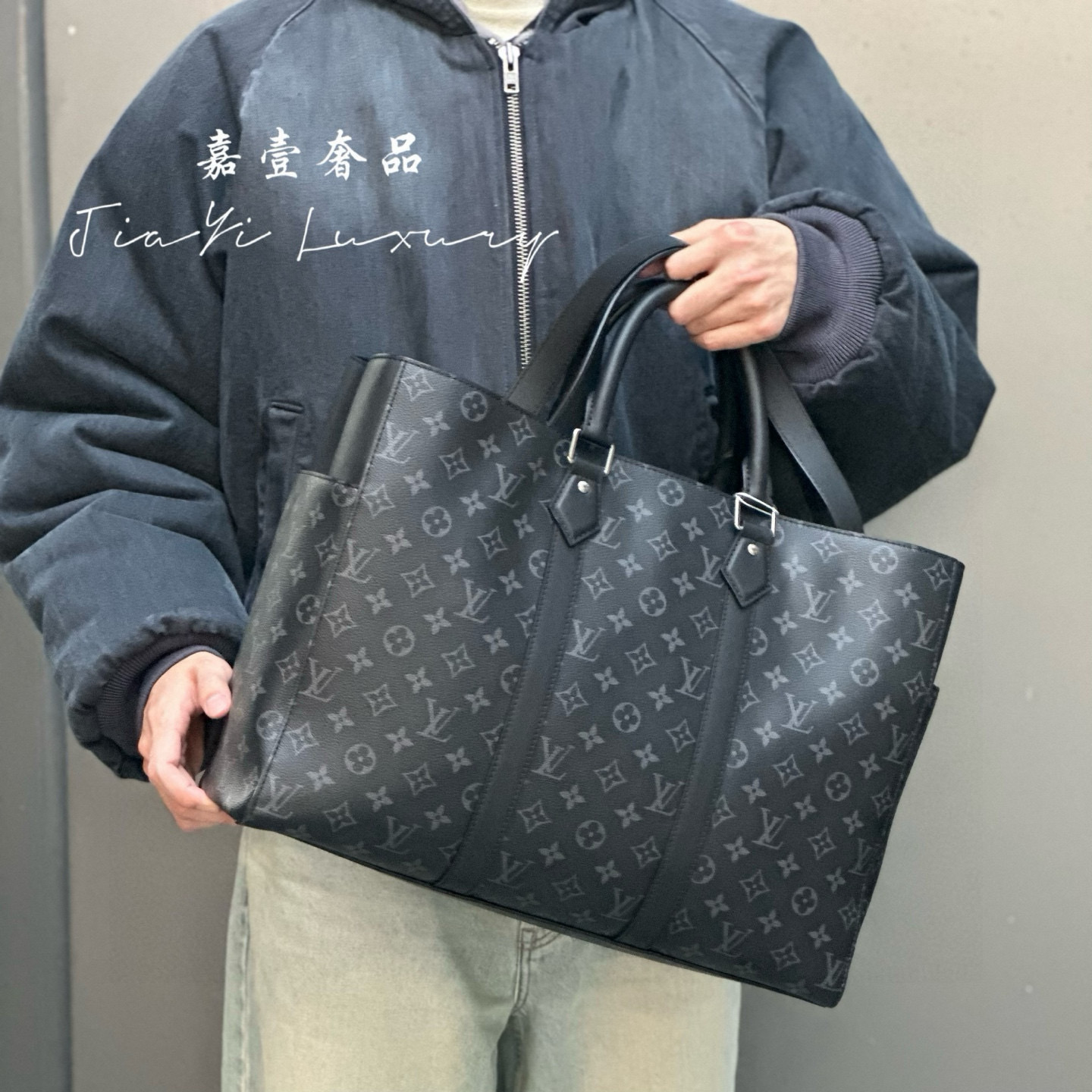 99新 LouisVuitton/路易威登 8994SacPlat24H老花满印钩扣手提包