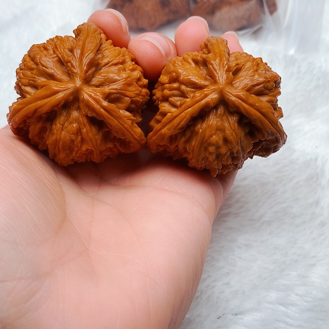 且***慢吊坠文玩核桃三棱