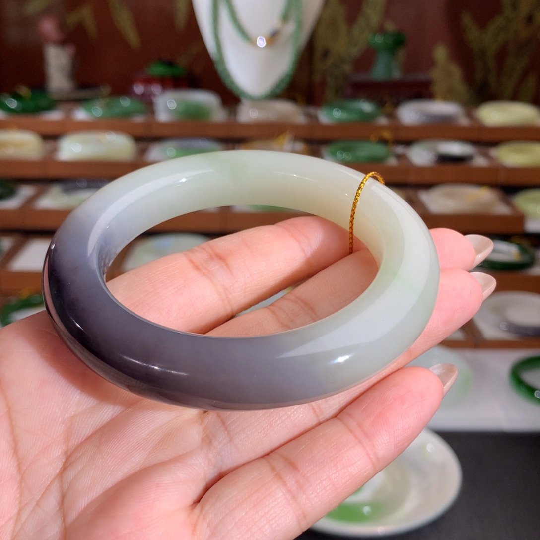 和田玉未镶嵌手镯三色浓紫带翠毕业