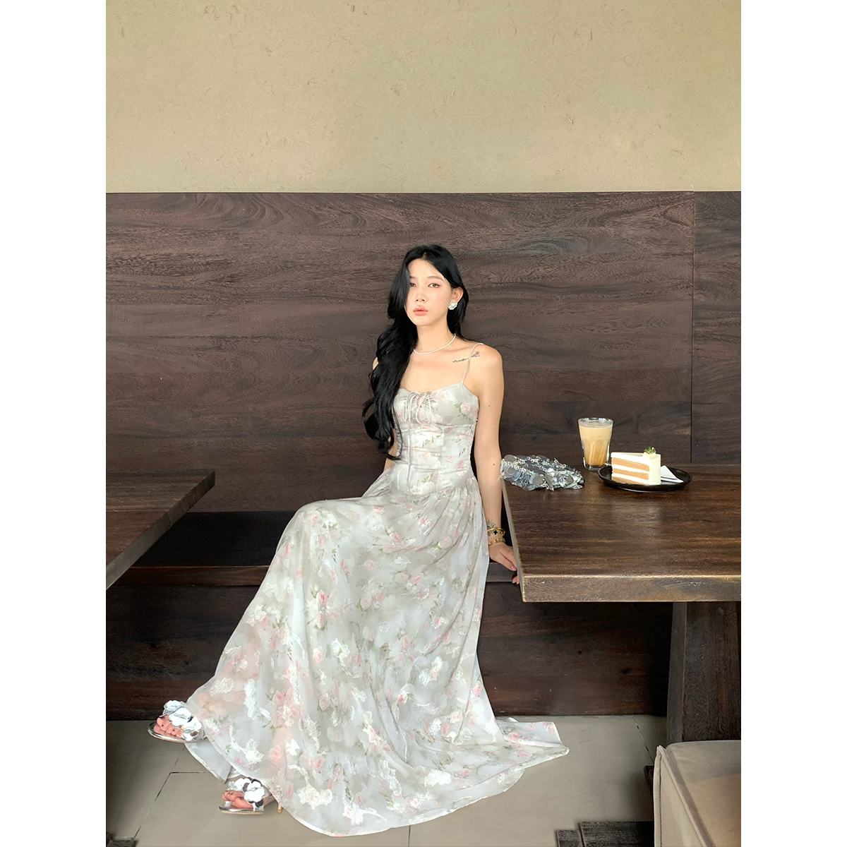 70不是七十【浮影月光】夏季韩版剪花肌理碎花掐腰吊带连衣裙