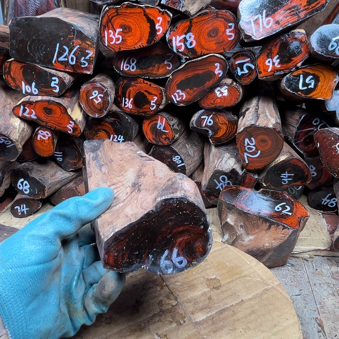 和***尘交趾黄檀（大红酸枝）