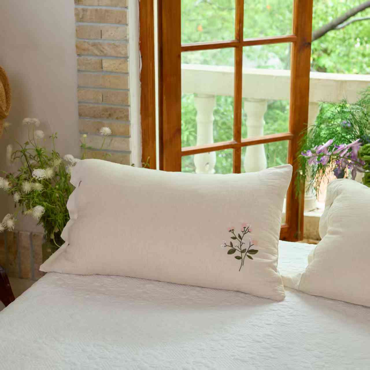 【花束粉刺绣枕套】 麻枕套纽扣装柔软透气吸汗防滑一对装45*75